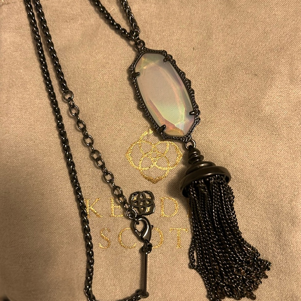 Kendra scott necklace